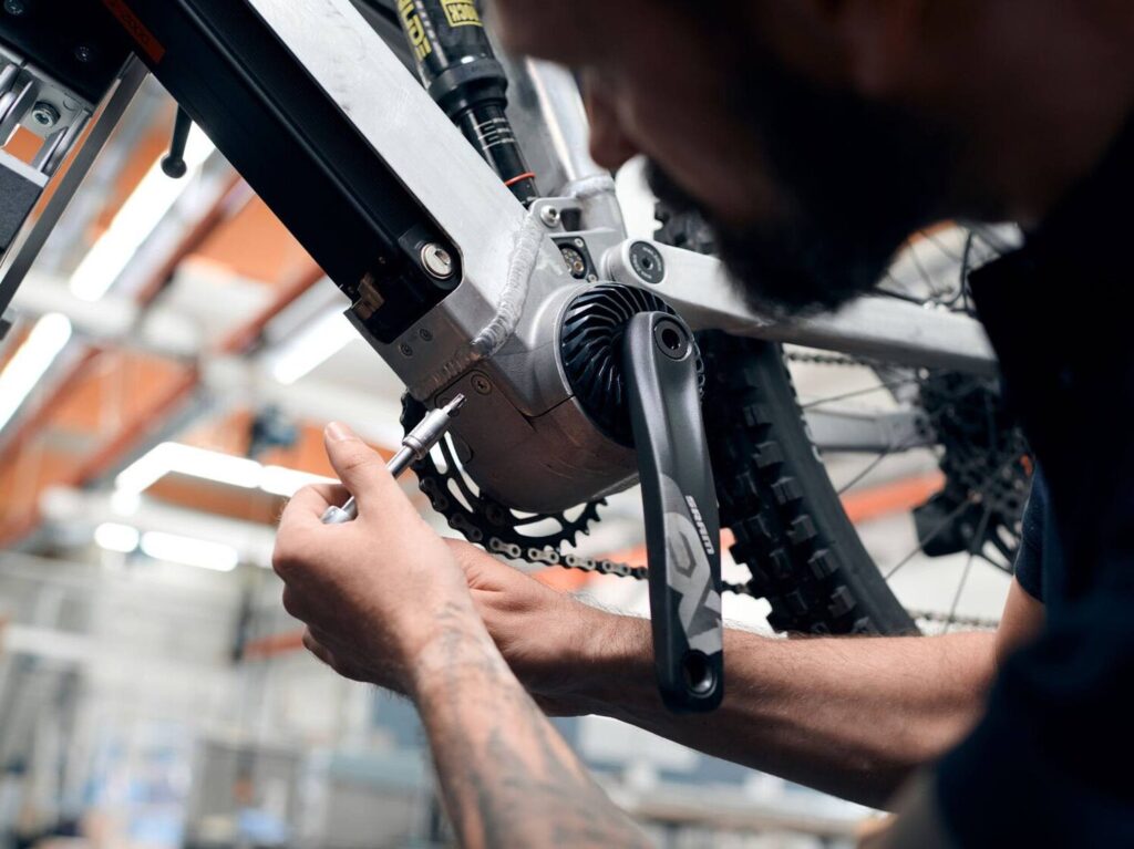 Das ZF-Antriebssystem für E-Bikes ist auf einfache Montage und Wartung ausgelegt.
//
The ZF e-bike drive system is designed for easy installation and maintenance.